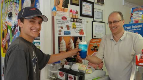 The New Alligator Iceberg float at Pat's Main Street Icecream Southington CT 06489